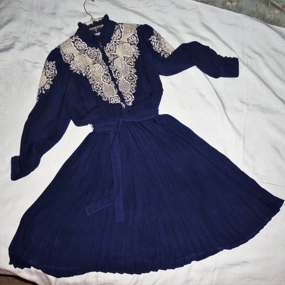 Vintage Dresses & Skirts - Vintage 70 80s Lace Embroidered Dress Pleated